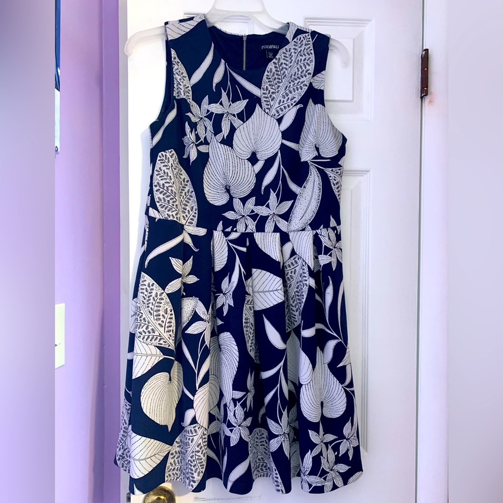 ROZ AND ALI NAVY FLORAL TROPICAL A-LINE PETITE DRESS